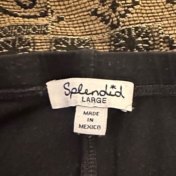 ✨ Splendid Black Leggings – Soft, Flattering & Everyday Essential - Picture 5 of 10